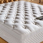 Royalty-slider-3-pepp3gqbawm4z6cldeeyfvr15nvy36mztv2nbztkzk